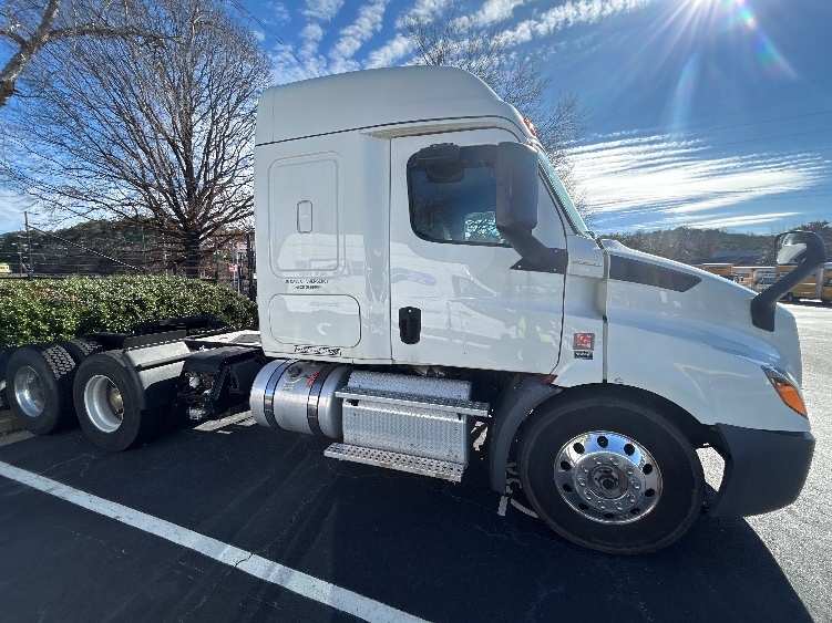 Used 2019 Freightliner Cascadia - photo 10