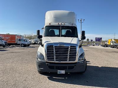 Used 2019 Freightliner Cascadia Detroit DD15AT Semi Truck for sale #216982 - photo 2
