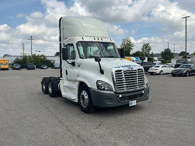 Used 2019 Freightliner Cascadia - photo 1
