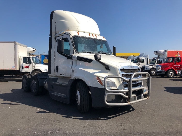 Used 2019 Freightliner Cascadia - photo 1