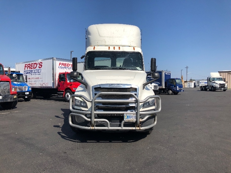 Used 2019 Freightliner Cascadia - photo 2