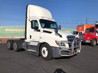 Used 2019 Freightliner Cascadia - photo 1