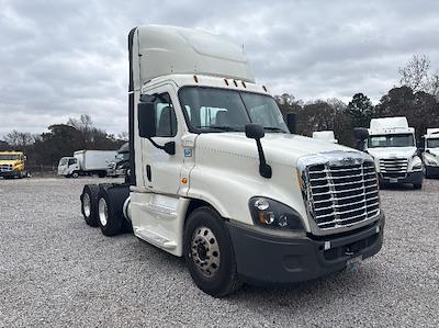 Used 2019 Freightliner Cascadia Detroit DD15AT Semi Truck for sale #217715 - photo 1