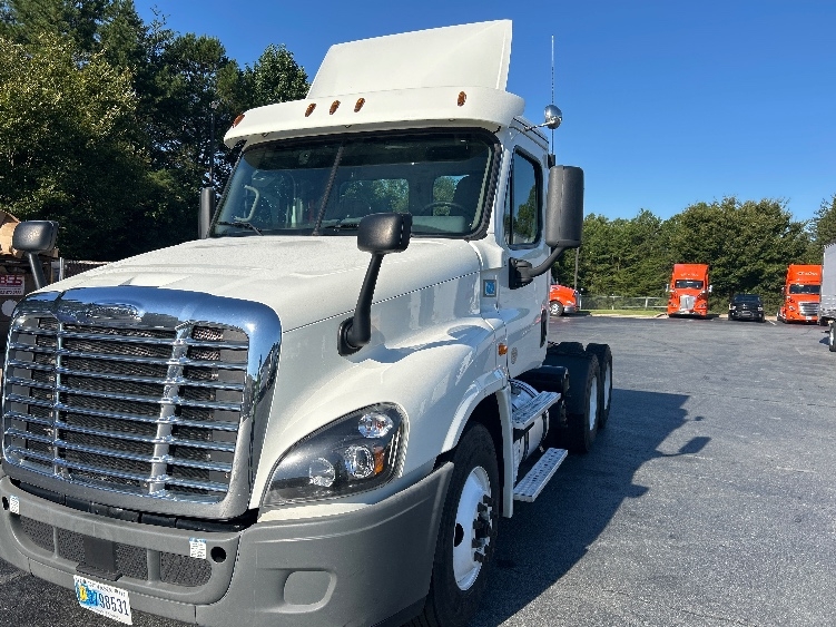 Used 2019 Freightliner Cascadia - photo 5