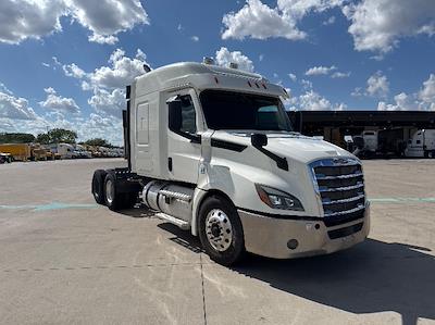 Used 2019 Freightliner Cascadia Detroit DD15AT Semi Truck with Sleeper Cab for sale #217997 - photo 1