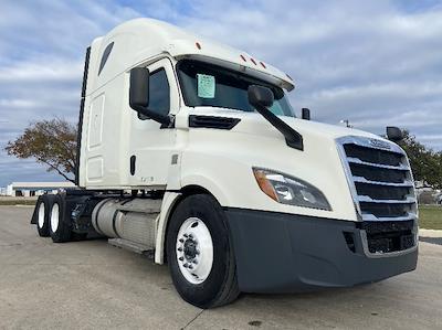Used 2019 Freightliner Cascadia Detroit DD15AT Semi Truck with Sleeper Cab for sale #218057 - photo 1