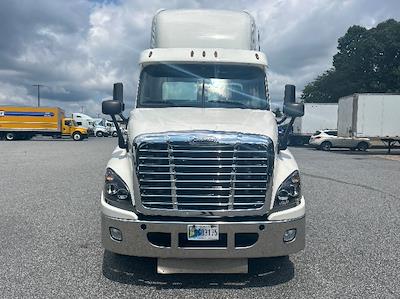 Used 2019 Freightliner Cascadia Detroit DD13 Semi Truck for sale #218097 - photo 2