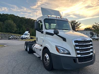 Used 2019 Freightliner Cascadia - photo 1
