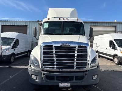 Used 2019 Freightliner Cascadia Detroit DD15AT Semi Truck for sale #218579 - photo 2