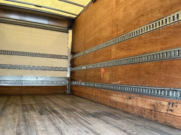 Used 2017 Hino 268A - photo 30