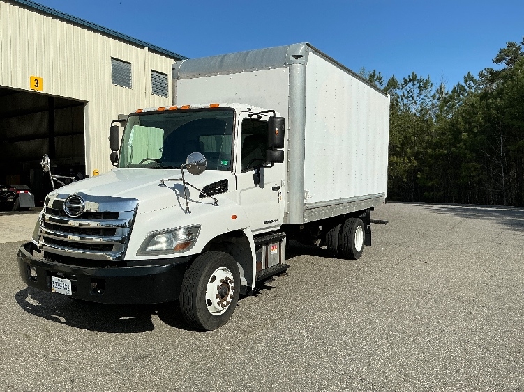 Used 2017 Hino 268A - photo 5
