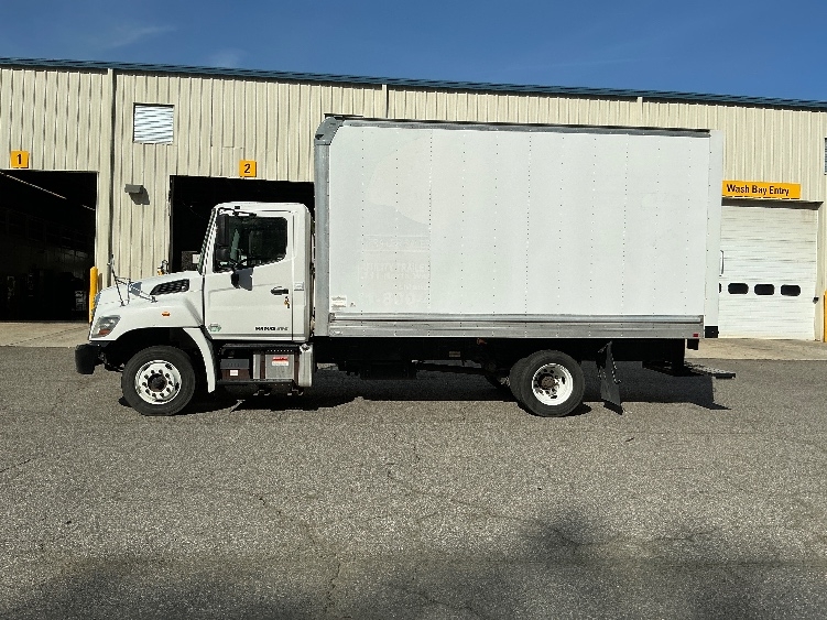 Used 2017 Hino 268A - photo 6