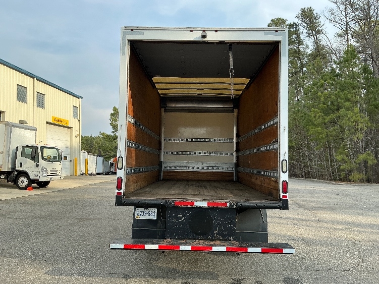 Used 2017 Hino 268A - photo 10