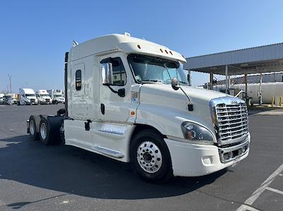Used 2019 Freightliner Cascadia Detroit DD15AT Semi Truck with Sleeper Cab for sale #219215 - photo 1