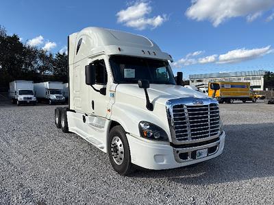 Used 2019 Freightliner Cascadia Detroit DD15AT Semi Truck with Sleeper Cab for sale #219456 - photo 1