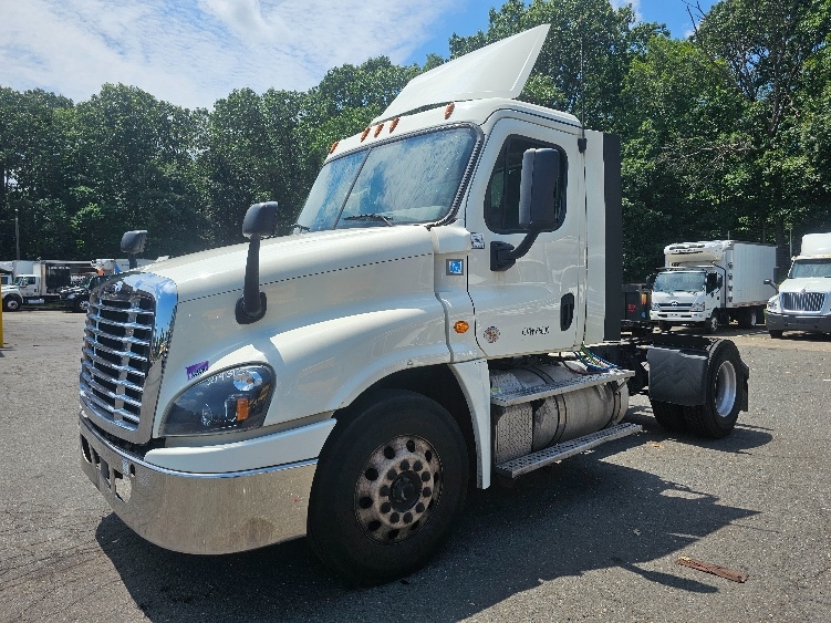 Used 2019 Freightliner Cascadia - photo 5