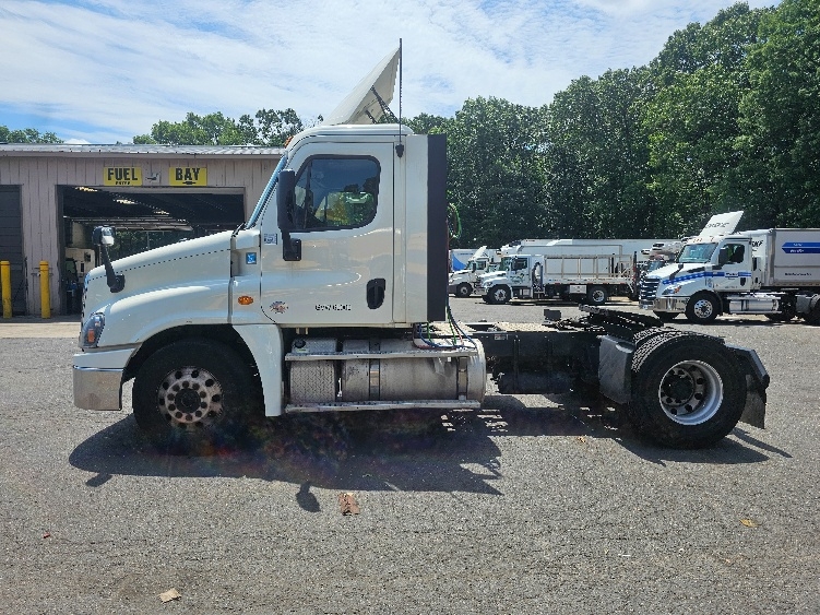 Used 2019 Freightliner Cascadia - photo 6