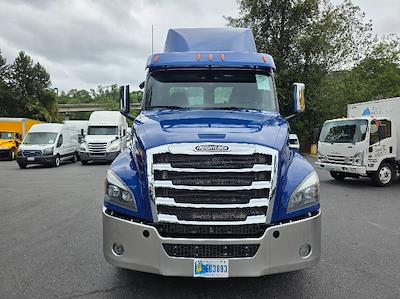 Used 2019 Freightliner Cascadia Detroit DD15AT Semi Truck for sale #219587 - photo 2