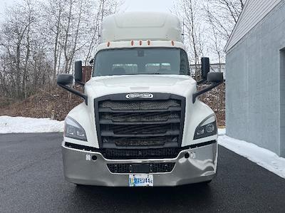 Used 2019 Freightliner Cascadia Detroit DD15AT Semi Truck for sale #219738 - photo 2