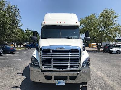 Used 2019 Freightliner Cascadia Detroit DD15AT Semi Truck with Sleeper Cab for sale #219890 - photo 2