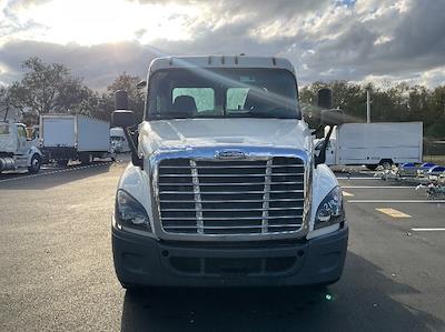 Used 2019 Freightliner Cascadia - photo 1
