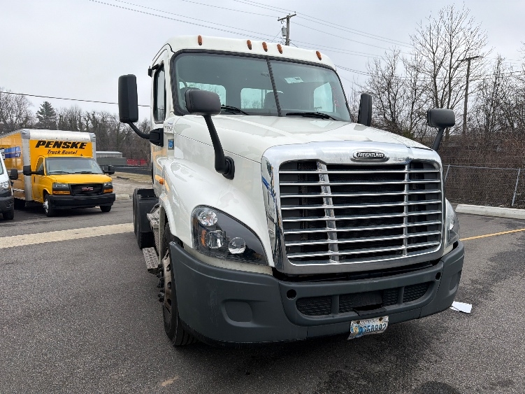 Used 2019 Freightliner Cascadia - photo 5