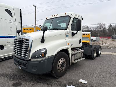 Used 2019 Freightliner Cascadia - photo 1