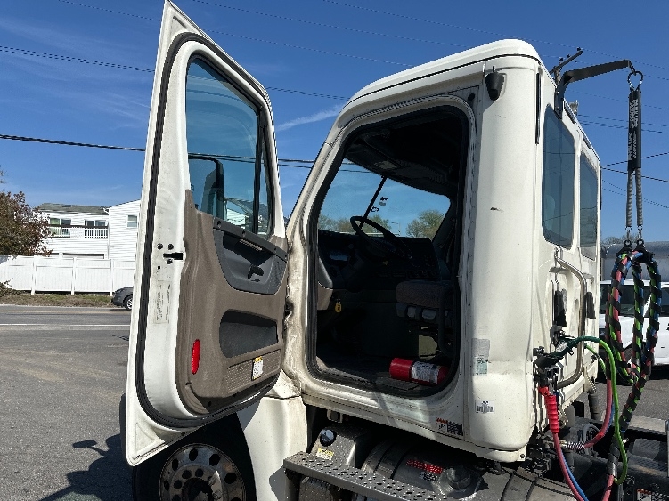 Used 2019 Freightliner Cascadia - photo 11