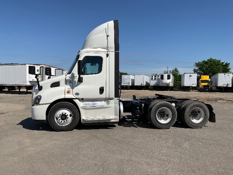 Used 2019 Freightliner Cascadia - photo 6