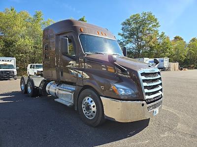 Used 2019 Freightliner Cascadia Detroit DD15AT Semi Truck with Sleeper Cab for sale #220019 - photo 1