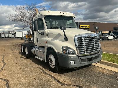 Used 2019 Freightliner Cascadia - photo 1