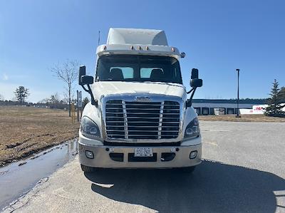 Used 2019 Freightliner Cascadia Detroit DD13 Semi Truck for sale #220532 - photo 2