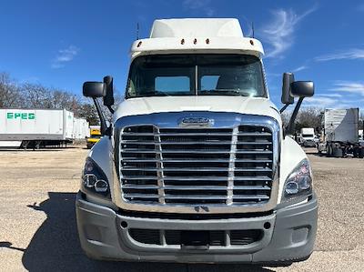 Used 2019 Freightliner Cascadia Detroit DD13 Semi Truck for sale #220790 - photo 2