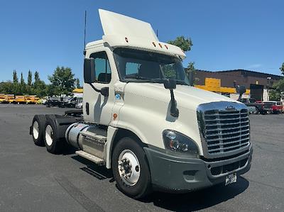 Used 2019 Freightliner Cascadia - photo 1