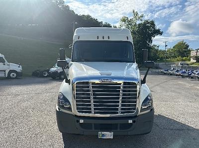 Used 2019 Freightliner Cascadia Detroit DD15AT Semi Truck with Sleeper Cab for sale #220913 - photo 2