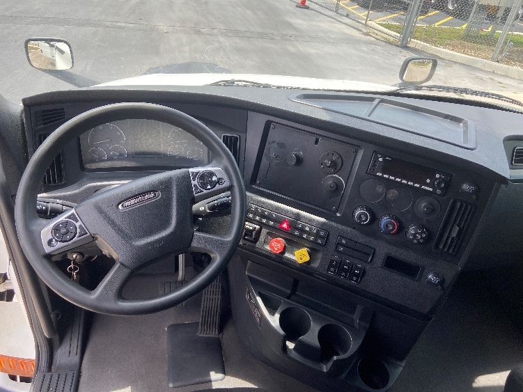 Used 2024 Freightliner Cascadia - photo 13