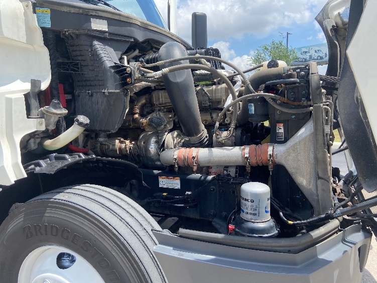 Used 2024 Freightliner Cascadia - photo 22