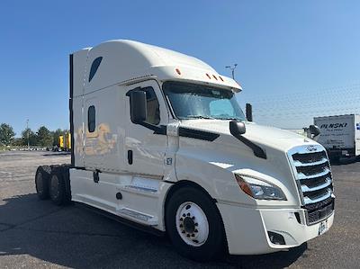 Used 2019 Freightliner Cascadia Detroit DD15AT Semi Truck with Sleeper Cab for sale #220962 - photo 1