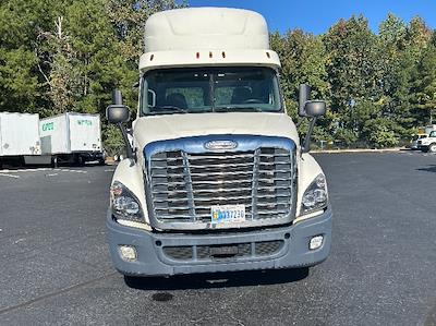 Used 2019 Freightliner Cascadia Detroit DD15AT Semi Truck for sale #221173 - photo 2