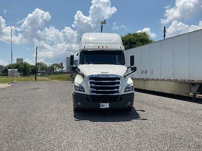 Used 2020 Freightliner Cascadia Detroit DD15AT Semi Truck with Sleeper Cab for sale #221542 - photo 2