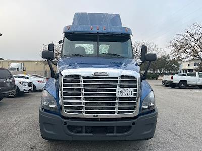 Used 2019 Freightliner Cascadia Detroit DD15AT Semi Truck for sale #221978 - photo 2