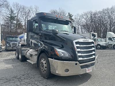 Used 2019 Freightliner Cascadia - photo 1