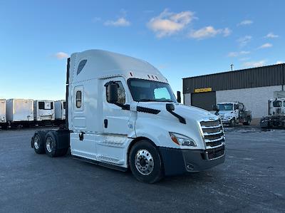 Used 2019 Freightliner Cascadia Detroit DD15AT Semi Truck with Sleeper Cab for sale #222549 - photo 1