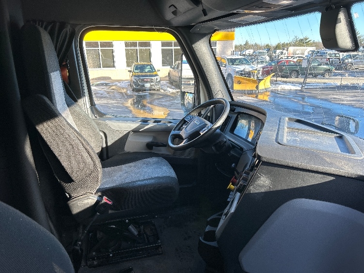 Used 2019 Freightliner Cascadia - photo 17