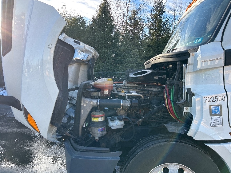 Used 2019 Freightliner Cascadia - photo 23