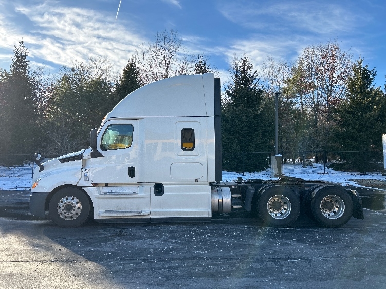 Used 2019 Freightliner Cascadia - photo 6