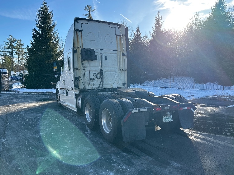 Used 2019 Freightliner Cascadia - photo 7