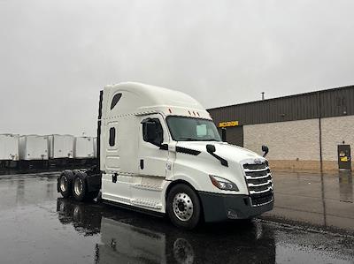 Used 2019 Freightliner Cascadia Detroit DD15AT Semi Truck with Sleeper Cab for sale #222553 - photo 1