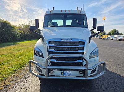 Used 2019 Freightliner Cascadia - photo 1