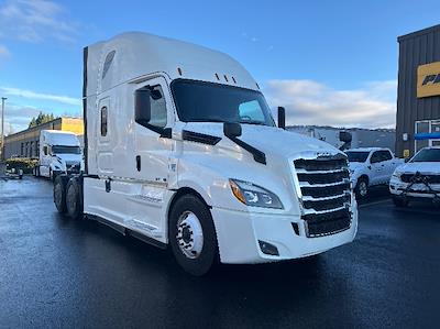 Used 2019 Freightliner Cascadia Detroit DD15AT Semi Truck with Sleeper Cab for sale #224312 - photo 1